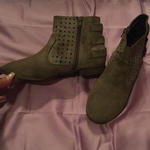 Women Boot Size 8